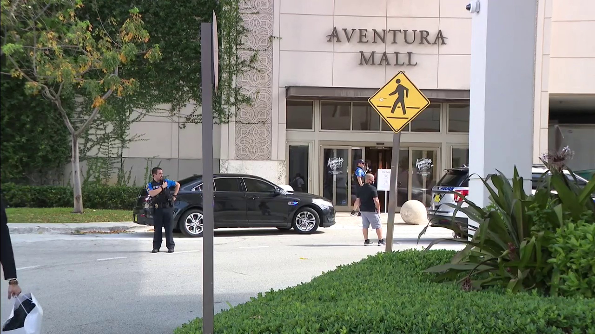 Police: 3 Hurt in Florida Mall Shooting, Suspects in Custody - Florida ...